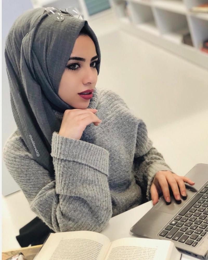 25P Sexy Syrian Instagram Hijab Lady