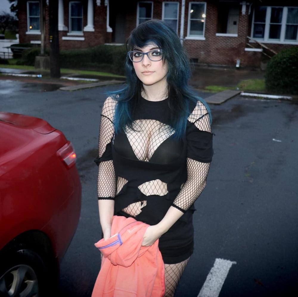 25P Thick Goth Slut Heather