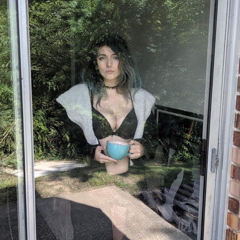 25P Thick Goth Slut Heather