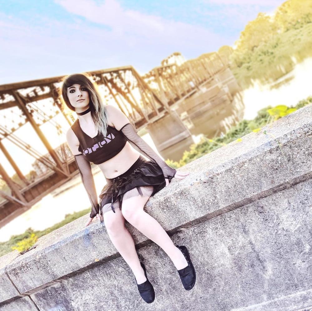 25P Thick Goth Slut Heather