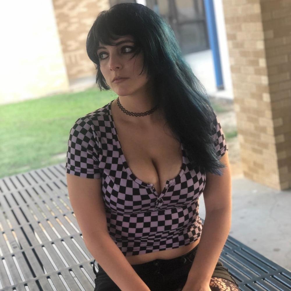 25P Thick Goth Slut Heather