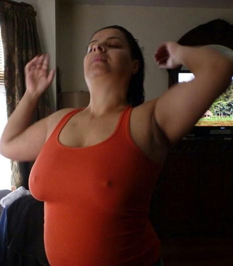 20P Mature ladies braless cleavage pokies 208