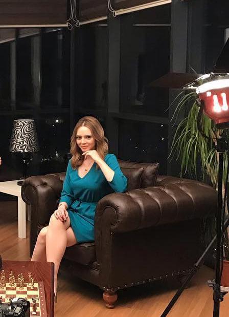 25P Turkish Sexy Newswoman