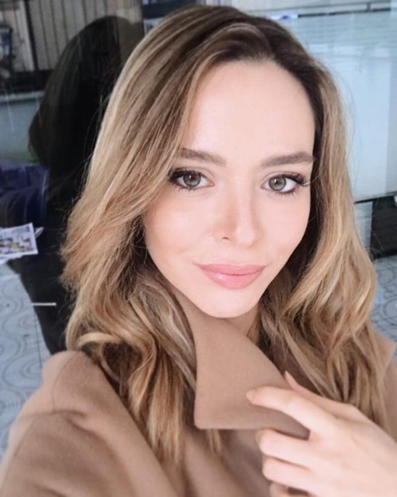25P Turkish Sexy Newswoman