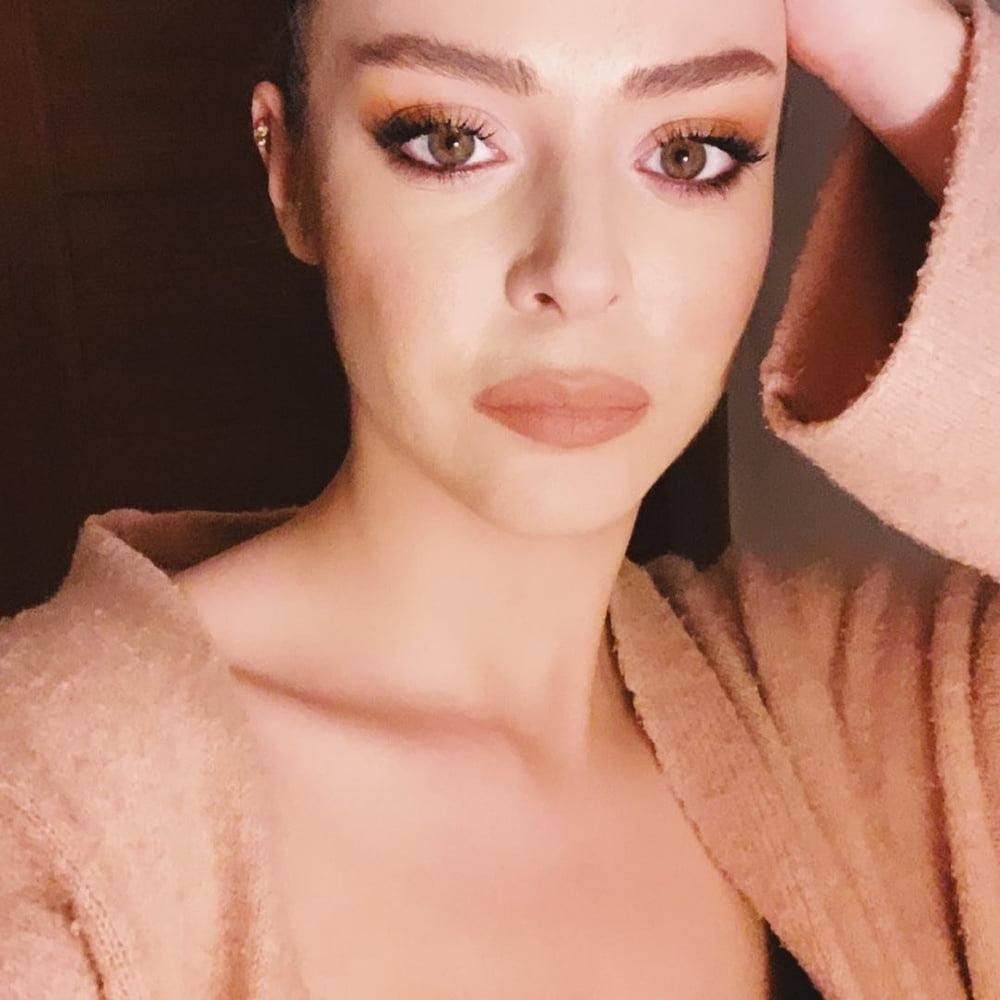 25P Turkish Sexy Newswoman