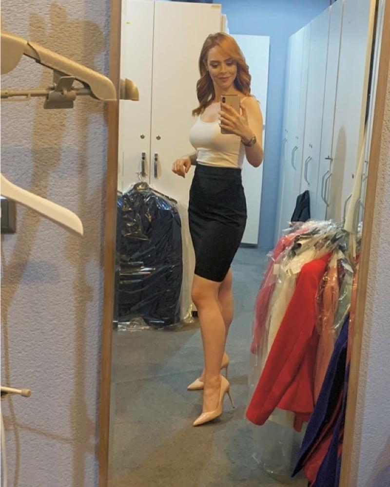 25P Turkish Sexy Newswoman