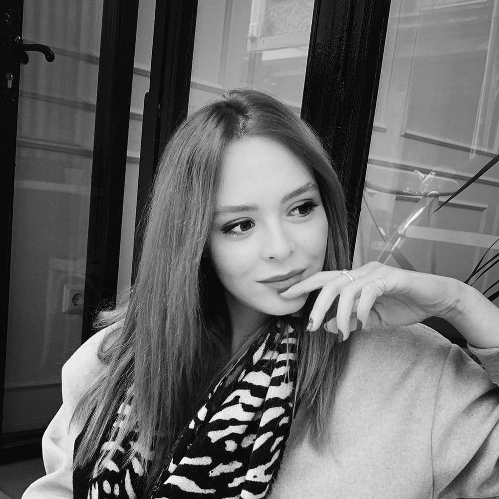 25P Turkish Sexy Newswoman