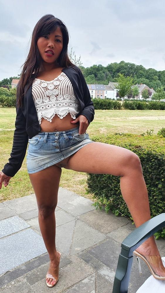 25P I love showing my fuckhole in public places