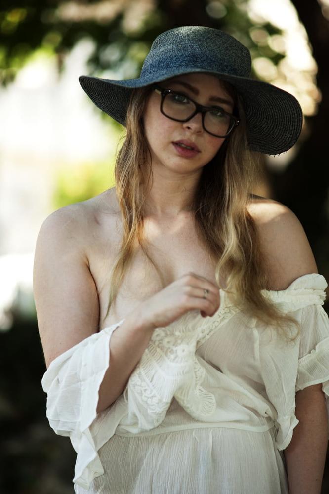22P Rachel in Israel showing her tits in public Jewish