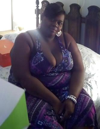 25P Mature Cleavage Honeys From MeetMeMatch