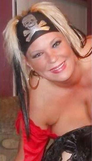25P Mature Cleavage Honeys From MeetMeMatch