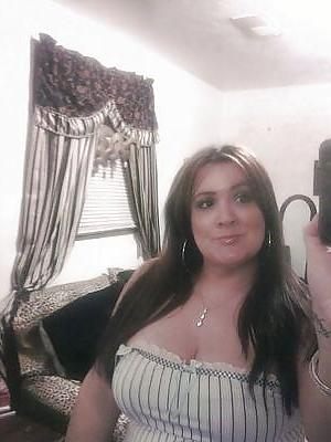 25P Mature Cleavage Honeys From MeetMeMatch