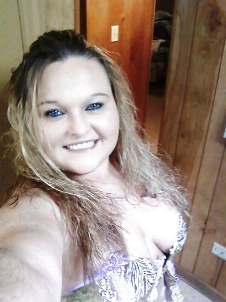 25P Mature Cleavage Honeys From MeetMeMatch