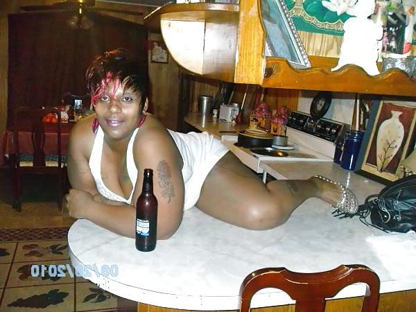 25P Mature Cleavage Honeys From MeetMeMatch