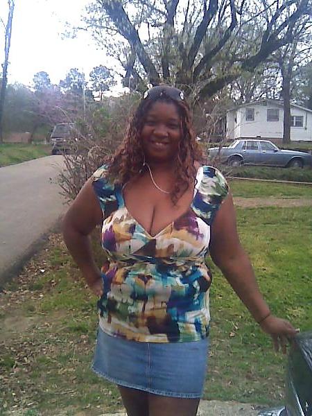 25P Mature Cleavage Honeys From MeetMeMatch