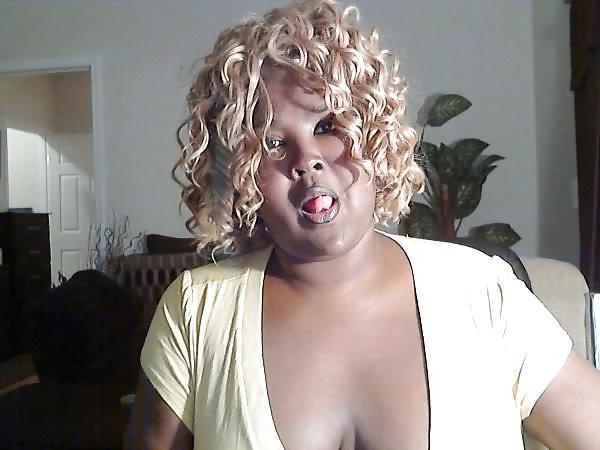 25P Mature Cleavage Honeys From MeetMeMatch