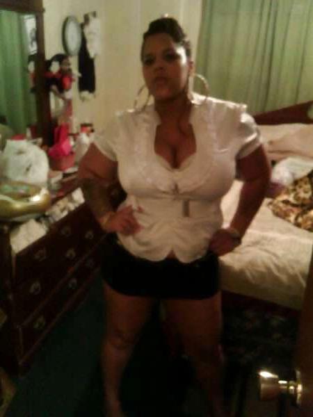 25P Mature Cleavage Honeys From MeetMeMatch