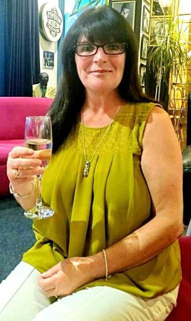 20P Mature ladies braless cleavage pokies 206