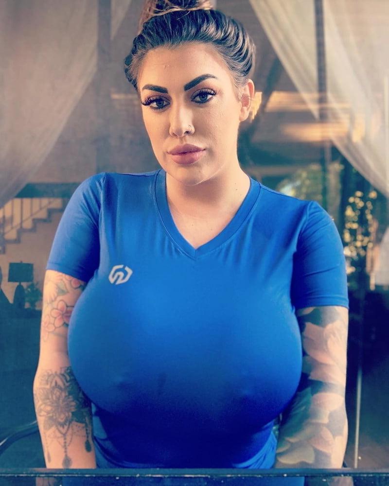 25P big breasts in underwear 9