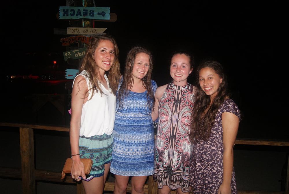 25P Gorgeous teen friends vacation pics