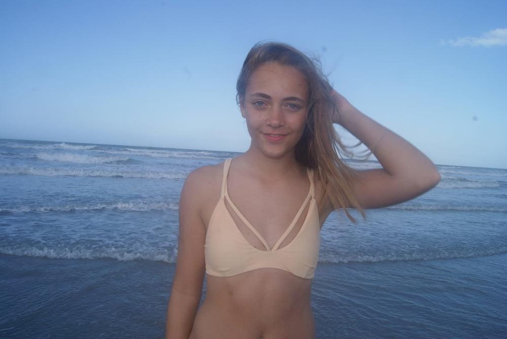 25P Gorgeous teen friends vacation pics