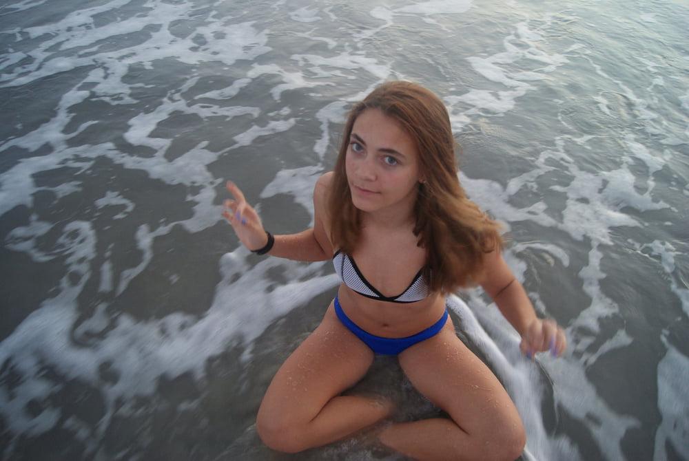 25P Gorgeous teen friends vacation pics