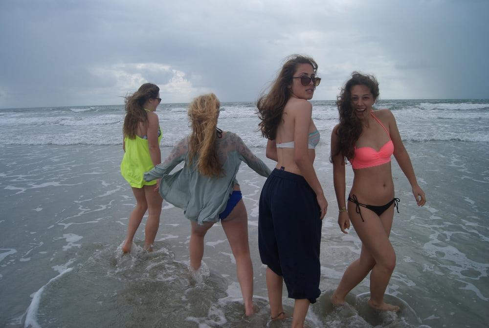 25P Gorgeous teen friends vacation pics