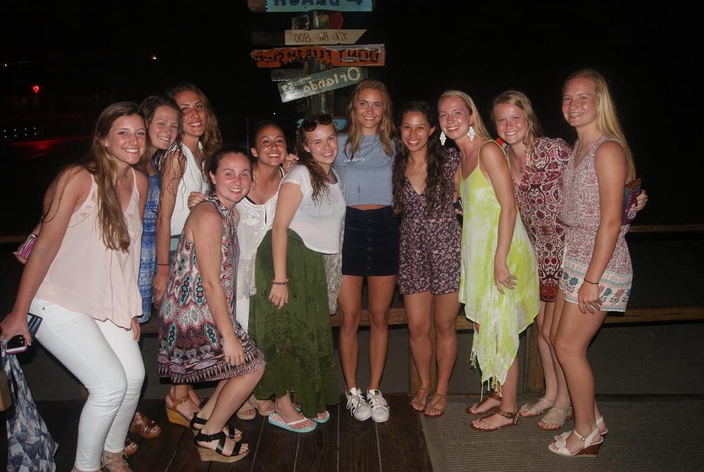 25P Gorgeous teen friends vacation pics