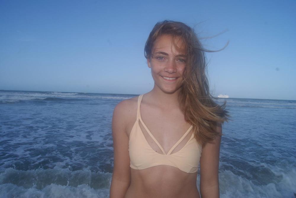 25P Gorgeous teen friends vacation pics