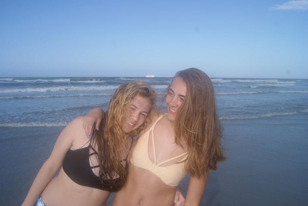 25P Gorgeous teen friends vacation pics