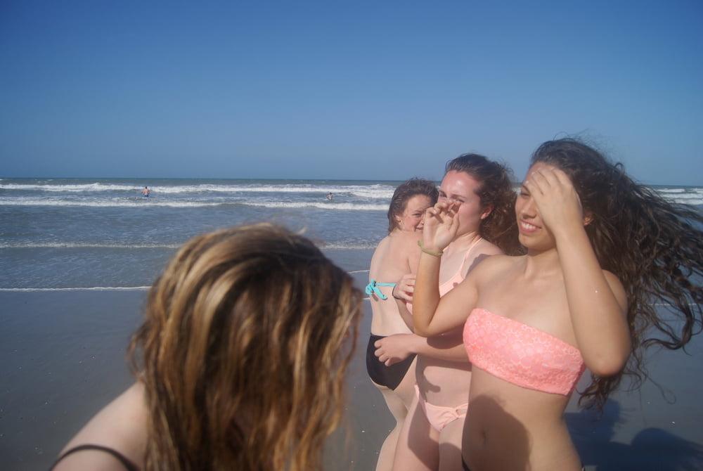 25P Gorgeous teen friends vacation pics
