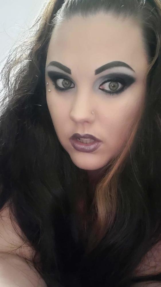 25P Queen Trashy Slutty Classy