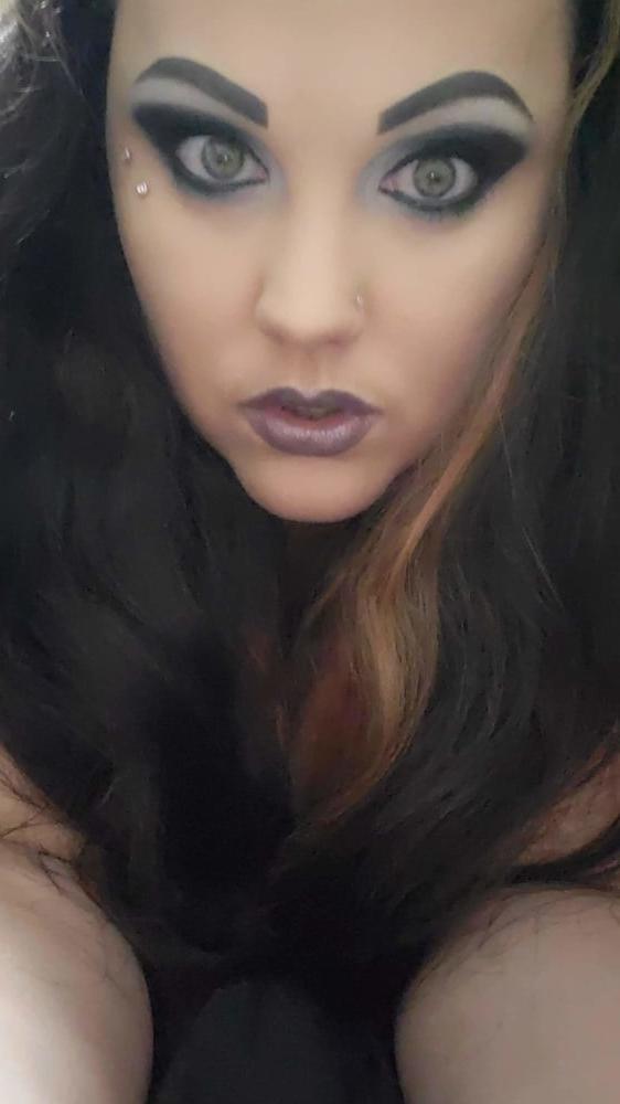 25P Queen Trashy Slutty Classy