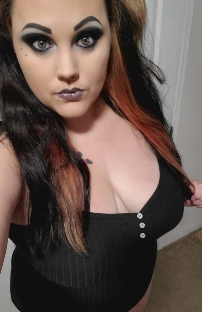 25P Queen Trashy Slutty Classy