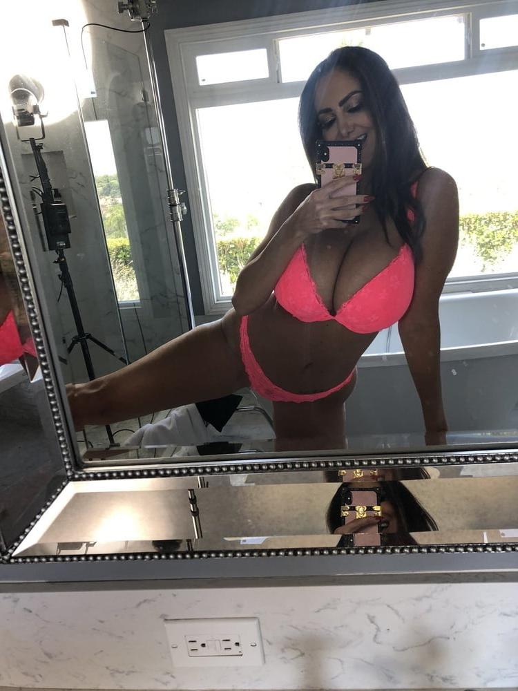 25P big breasts in underwear 7