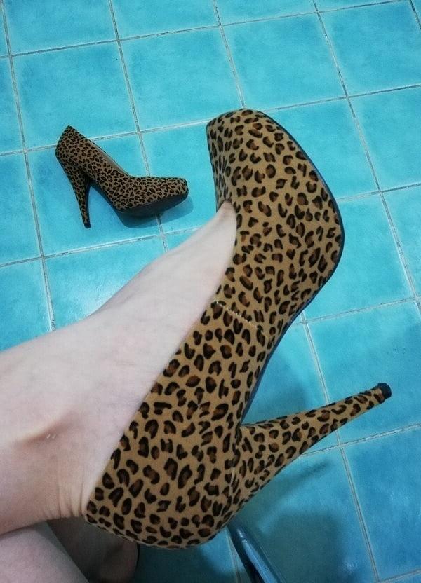 25P Turkish amateur women exhibiting themselves