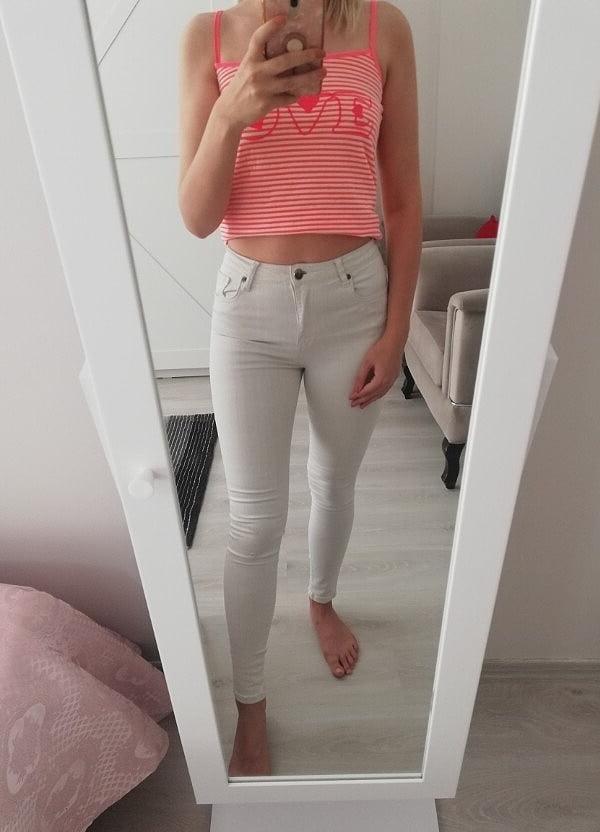 25P Turkish amateur women exhibiting themselves
