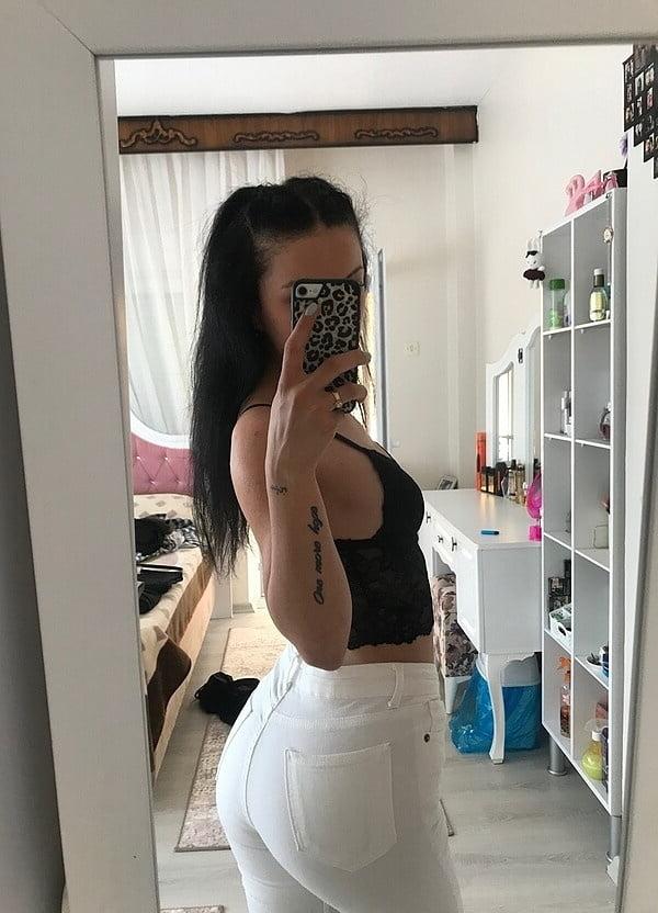 25P Turkish amateur women exhibiting themselves
