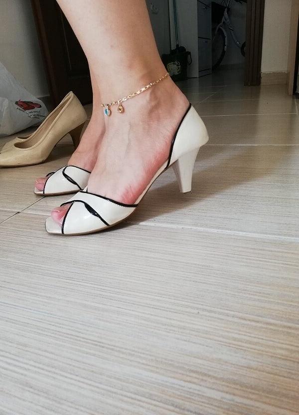 25P Turkish amateur women exhibiting themselves