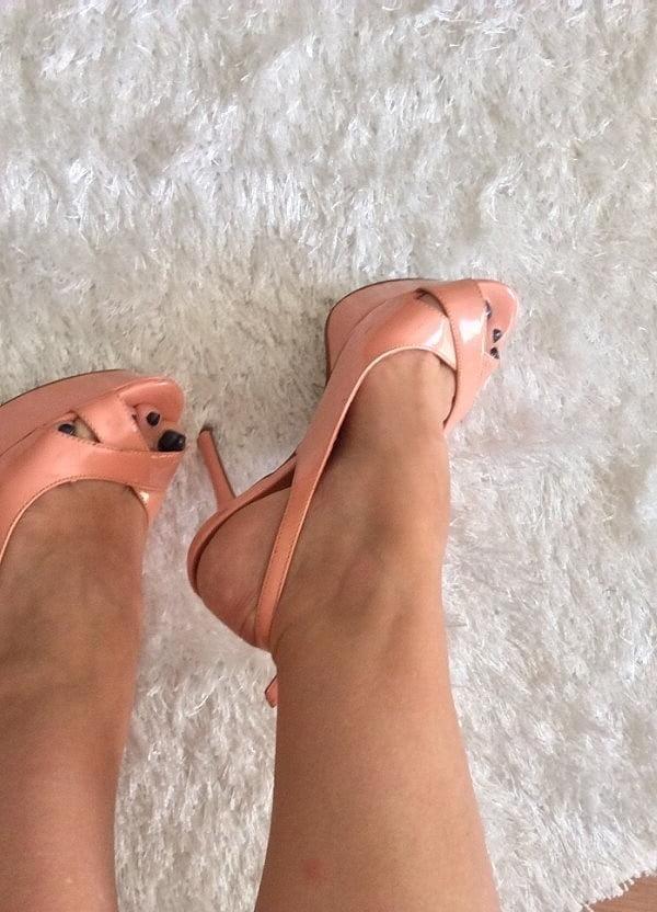 25P Turkish amateur women exhibiting themselves