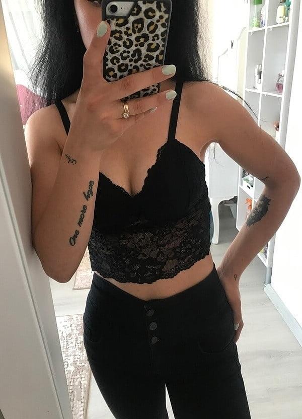 25P Turkish amateur women exhibiting themselves