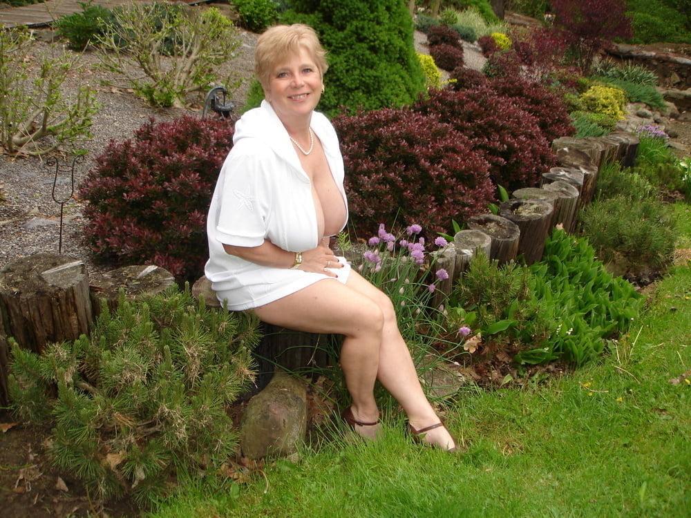25P Who is this lovely lady (Please comment or msg me)