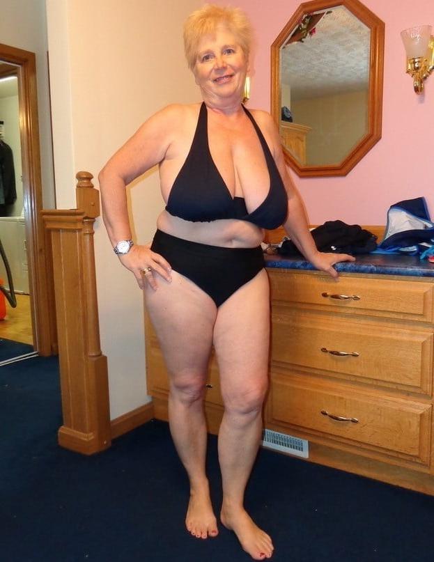 25P Who is this lovely lady (Please comment or msg me)