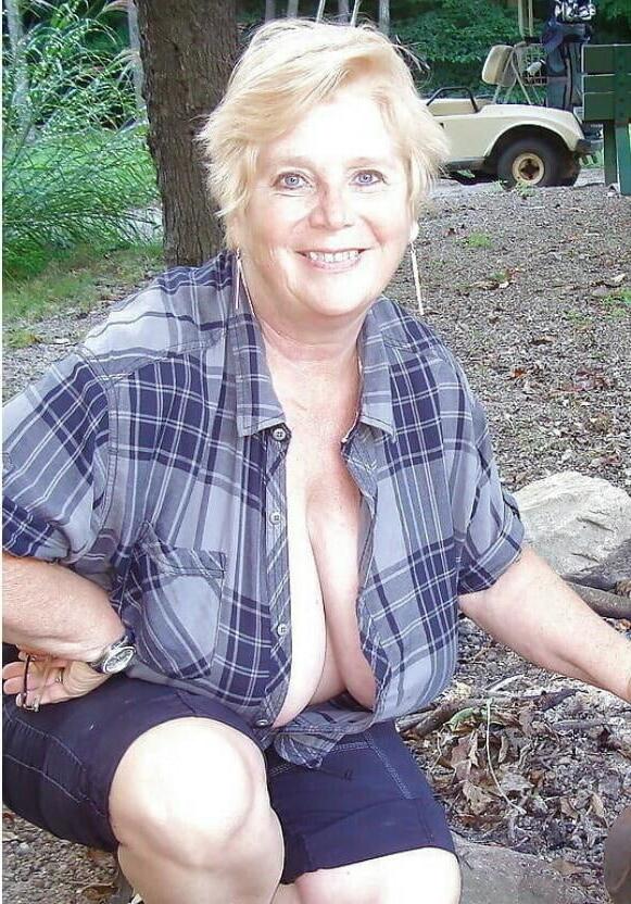 25P Who is this lovely lady (Please comment or msg me)