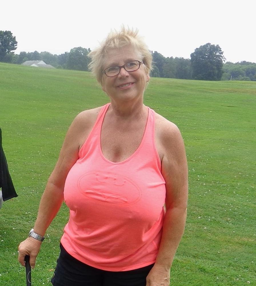 25P Who is this lovely lady (Please comment or msg me)