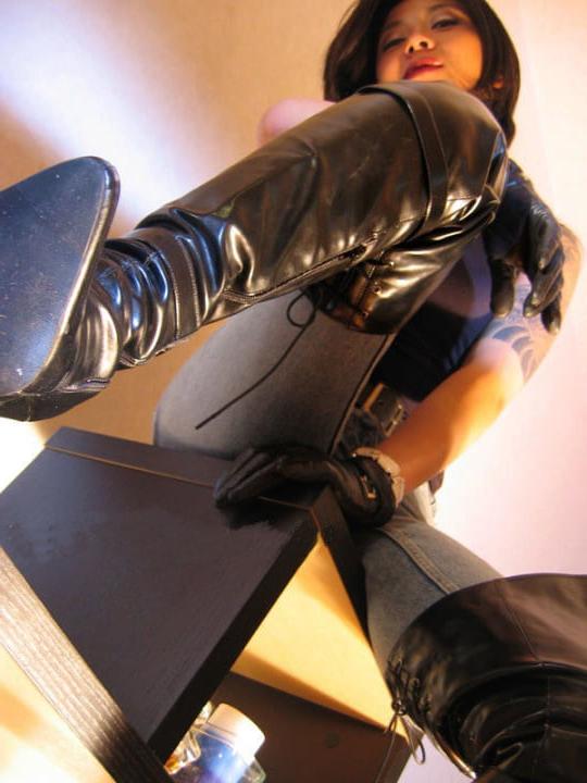 25P A Special Femdom Gallery
