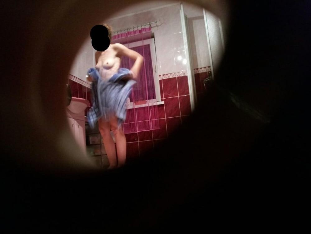 14P nude voyeur shower