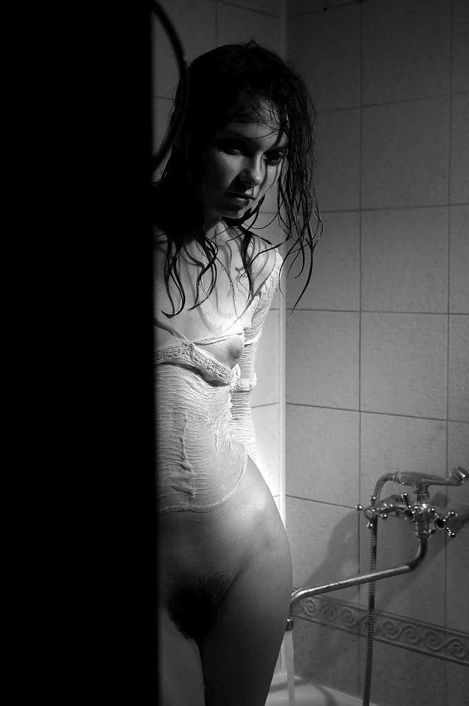 7P SHOWER -BRALESS - BW-1