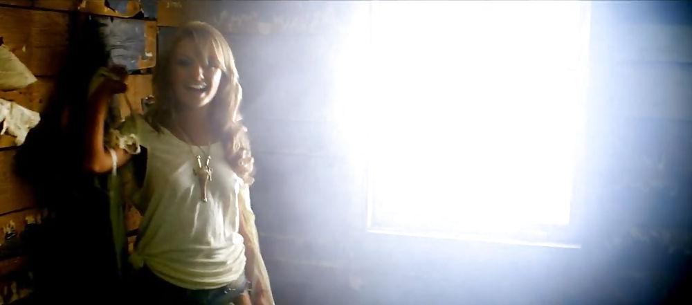 8P Alexandra Stan nipple