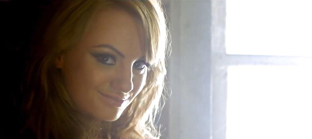 8P Alexandra Stan nipple